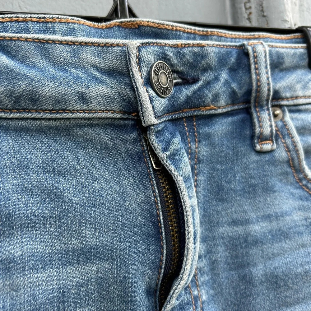 NOT FOR SALE Hidden Distressed Denim Shorts, size M - Picture 5 of 10